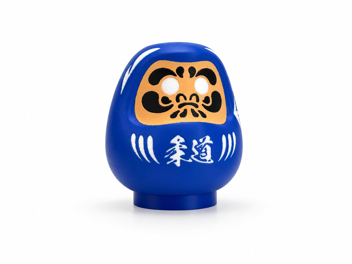 Daruma Judo azul, vista de tres cuartos